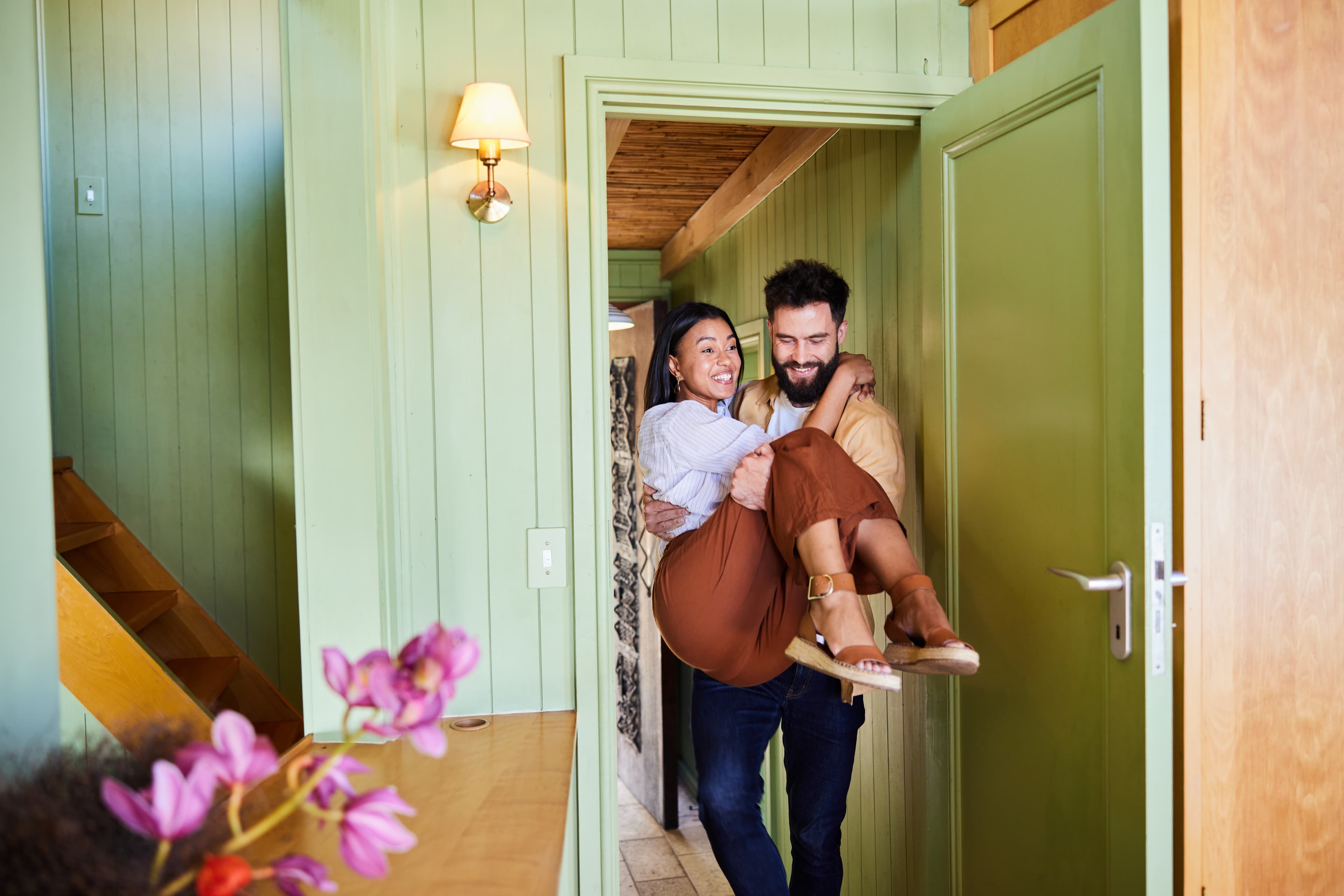 Closing process and key handover